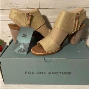 NWT Women’s Toms size 8.5 open toe heels summer sandals